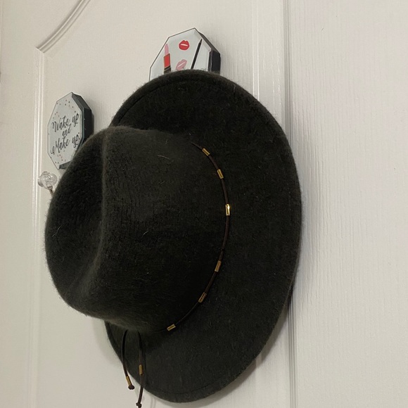 Fall hats - Picture 3 of 3